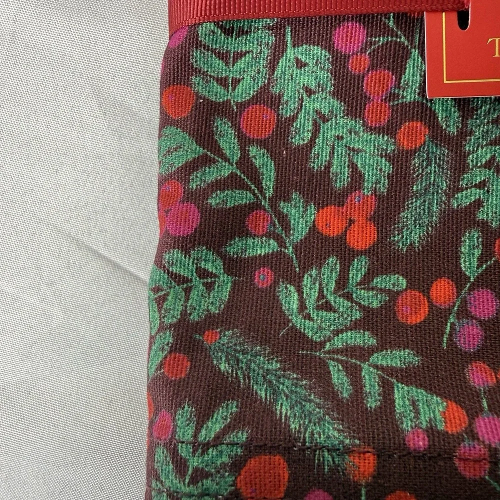 New‎ Talbots Holiday Table Runner Green Burgundy Holly Berry 82